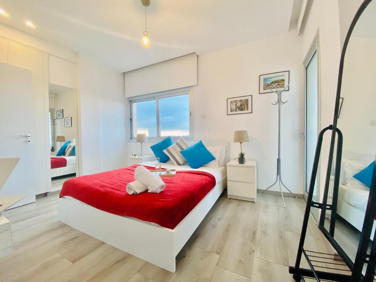 Panoramic Seaside Getaway, 2-br Penthouse Apartment *
