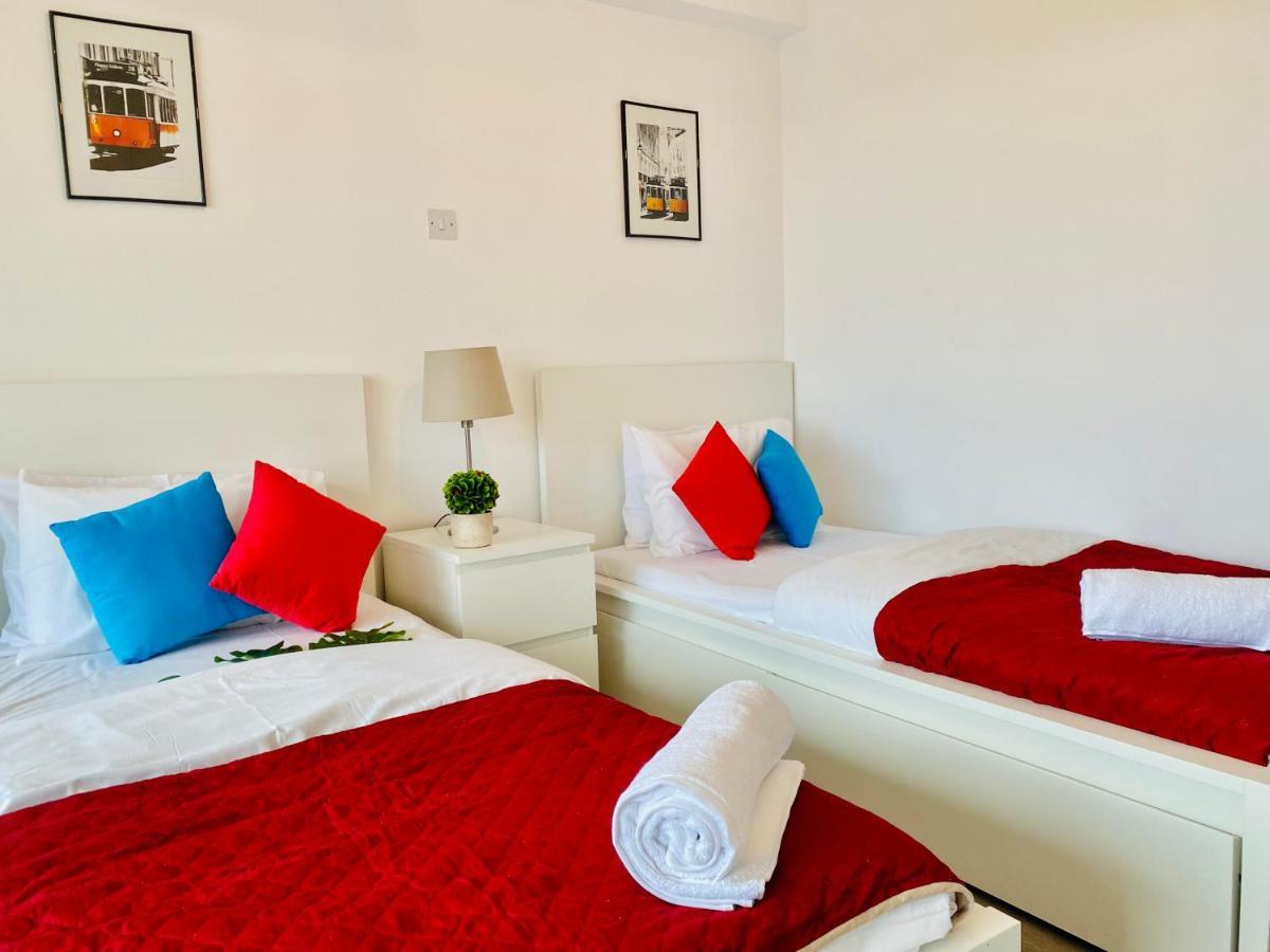 Apartment Panoramic Seaside Getaway, 2-br Penthouse Larnaca