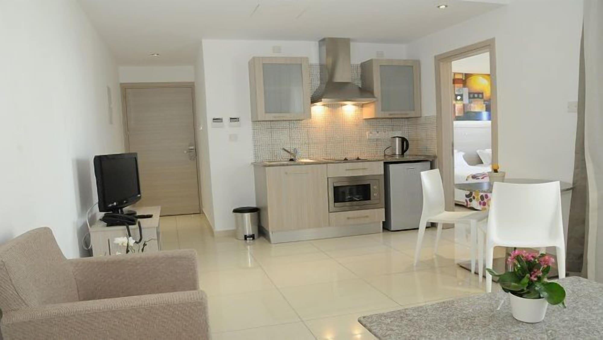 Frixos Aparthotel Larnaca