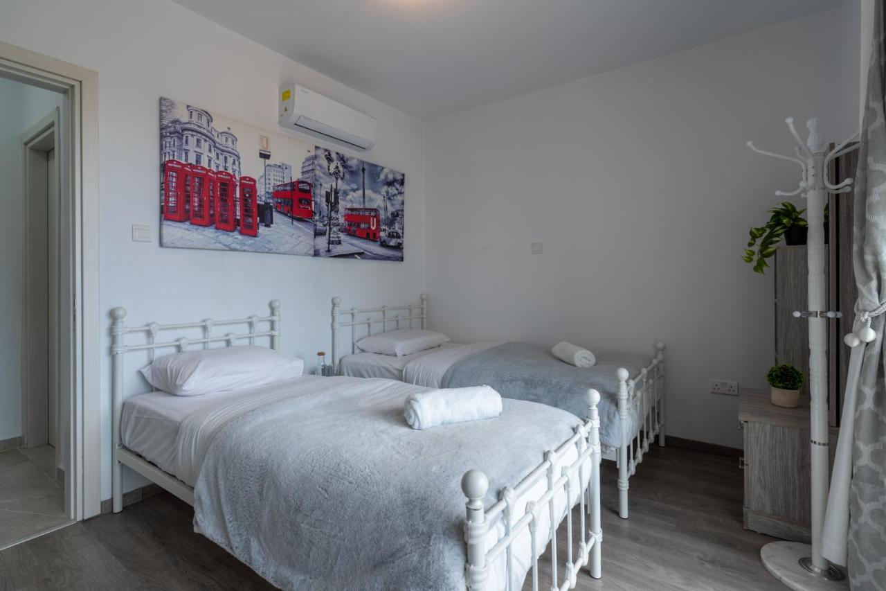 Brightly Lit 1- Br In *
