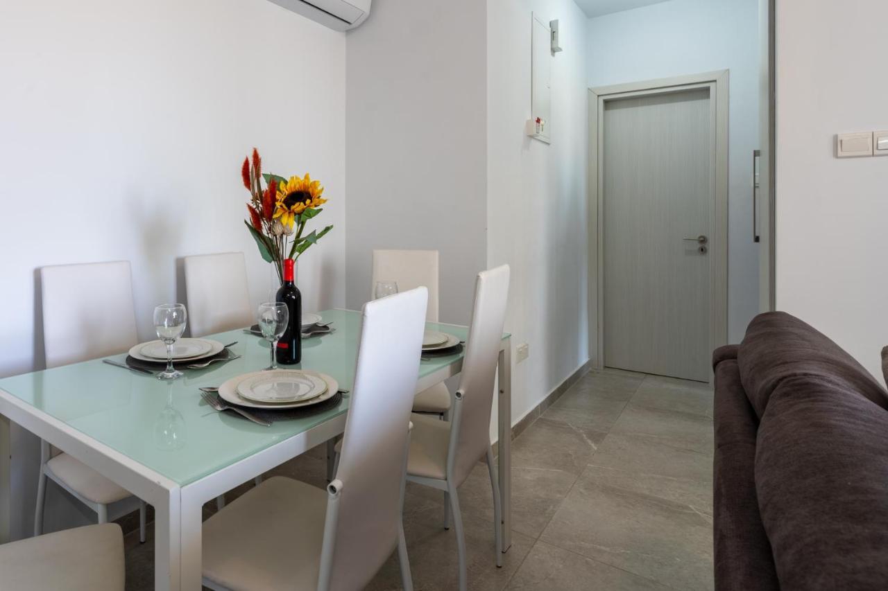Brightly Lit 1- Br In *