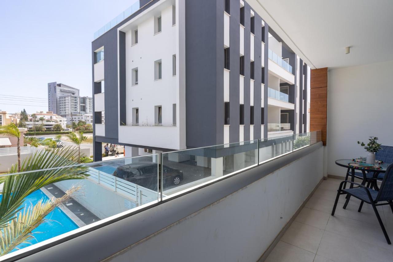 Apartment Brightly Lit 1- Br In Larnaca