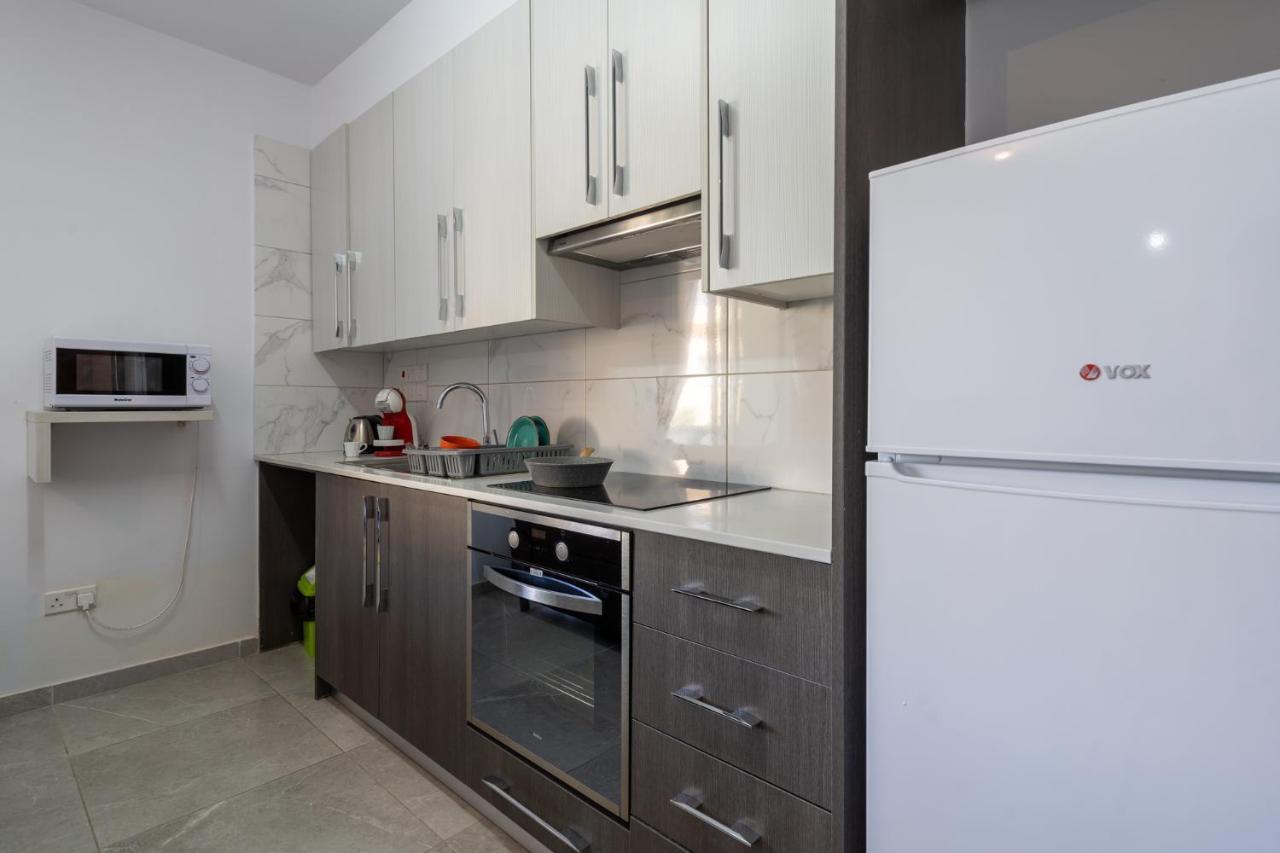 Brightly Lit 1- Br In *