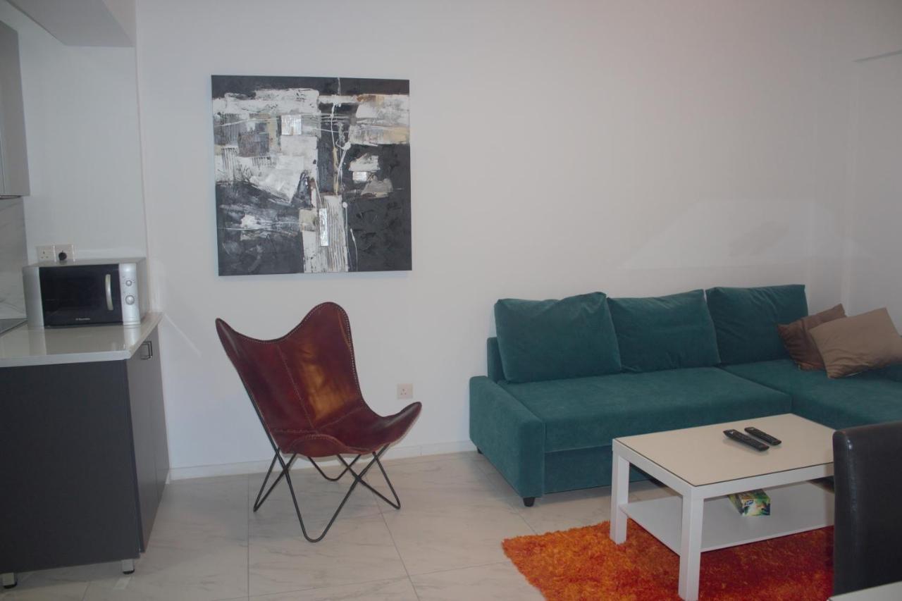Helen Milos Court No.5