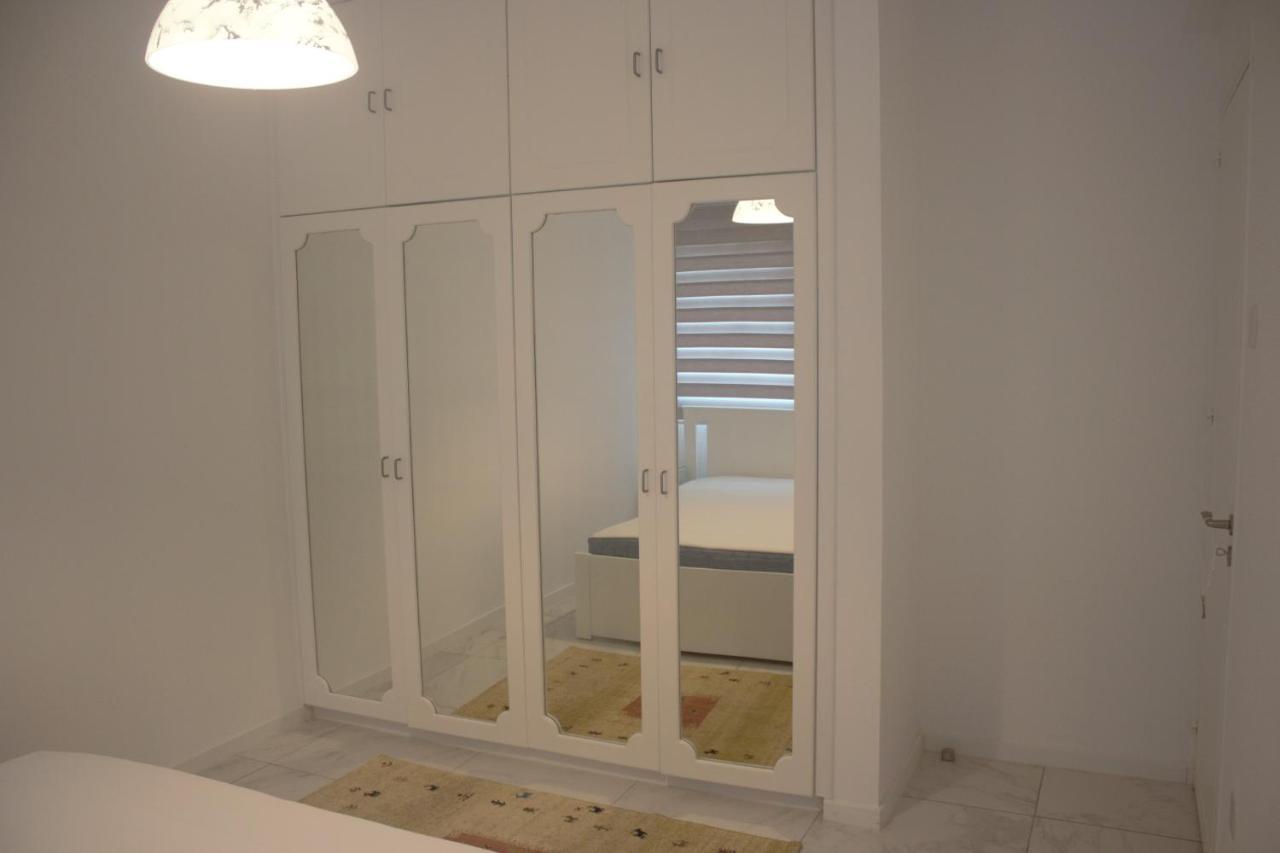 Helen Milos Court No.5 Apartment