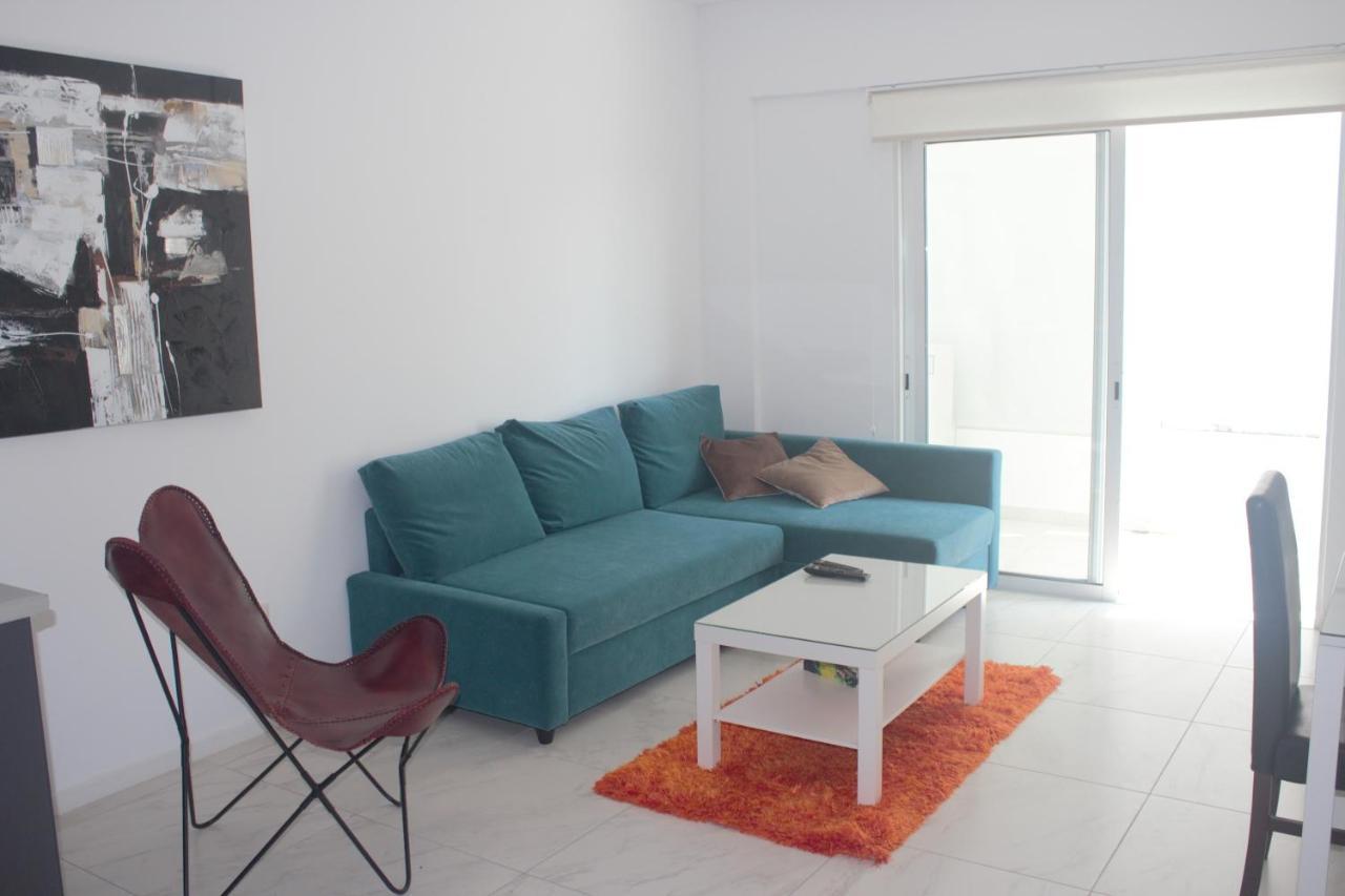 Apartment Helen Milos Court No.5