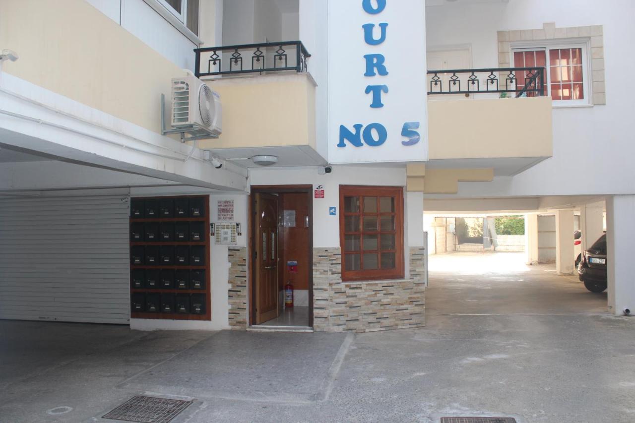 Apartment Helen Milos Court No.5