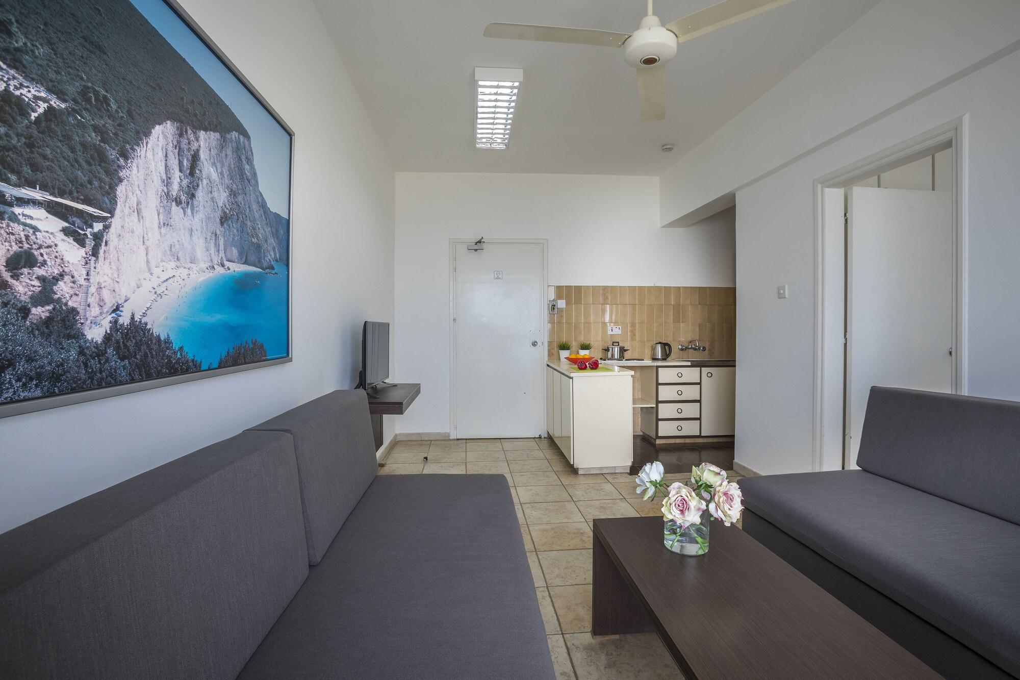 Aparthotel Costantiana 3*