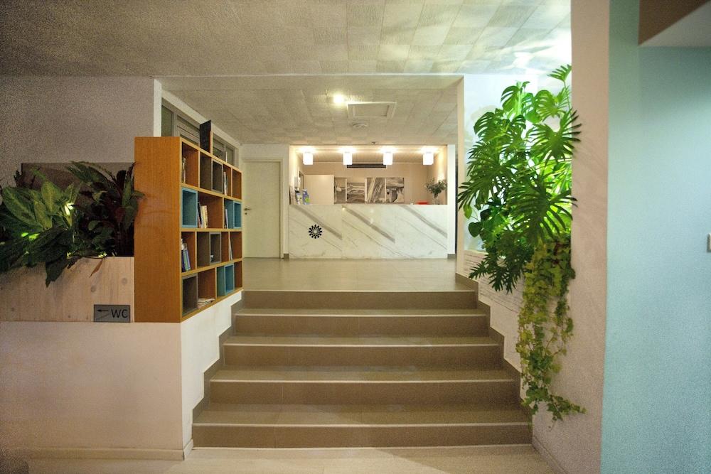 Aparthotel Costantiana 3*