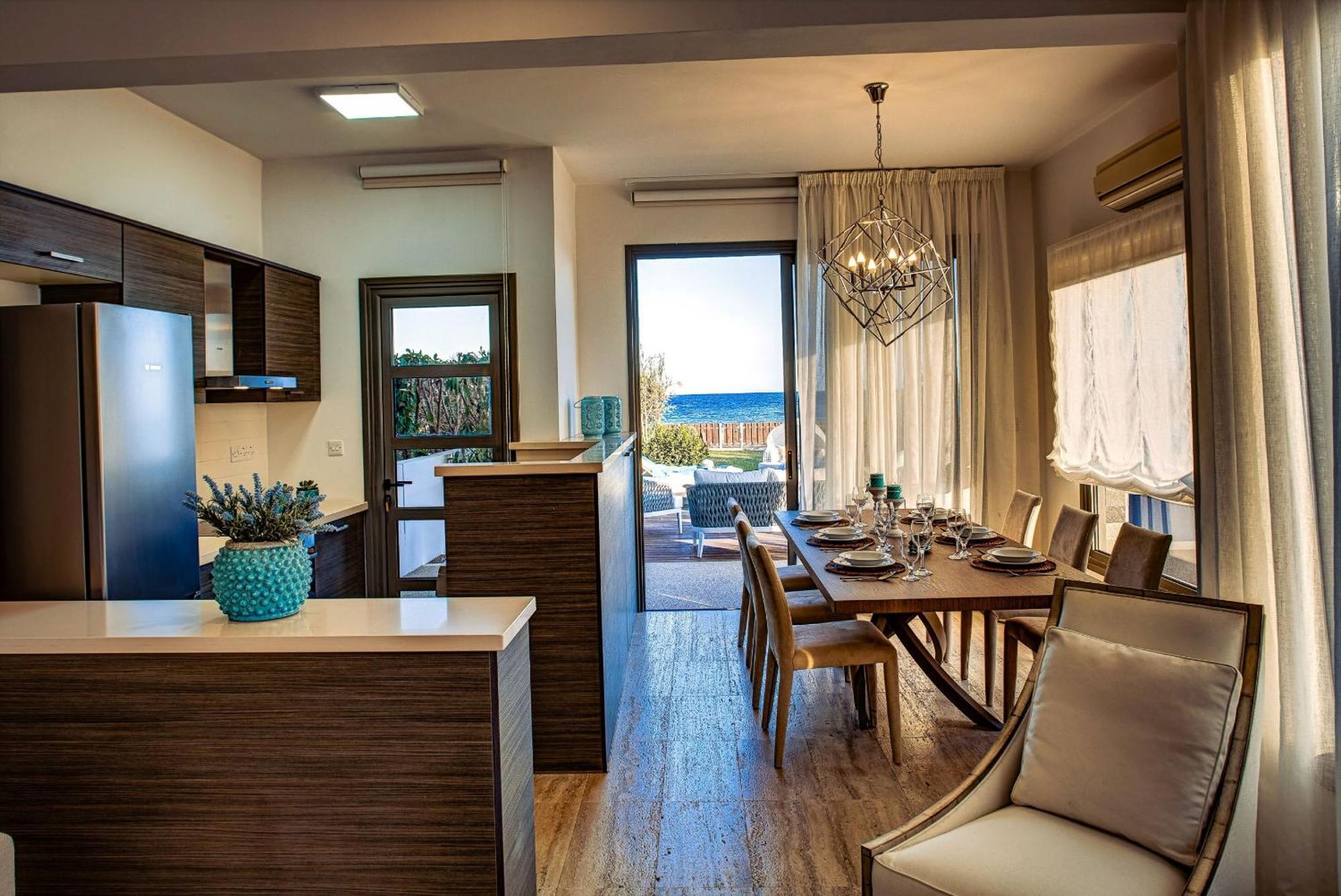 Luxury Beachfront With Private Pool, Yoga & Sea Adventures *