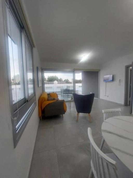 Luxury 2 Bedroom Apartment *