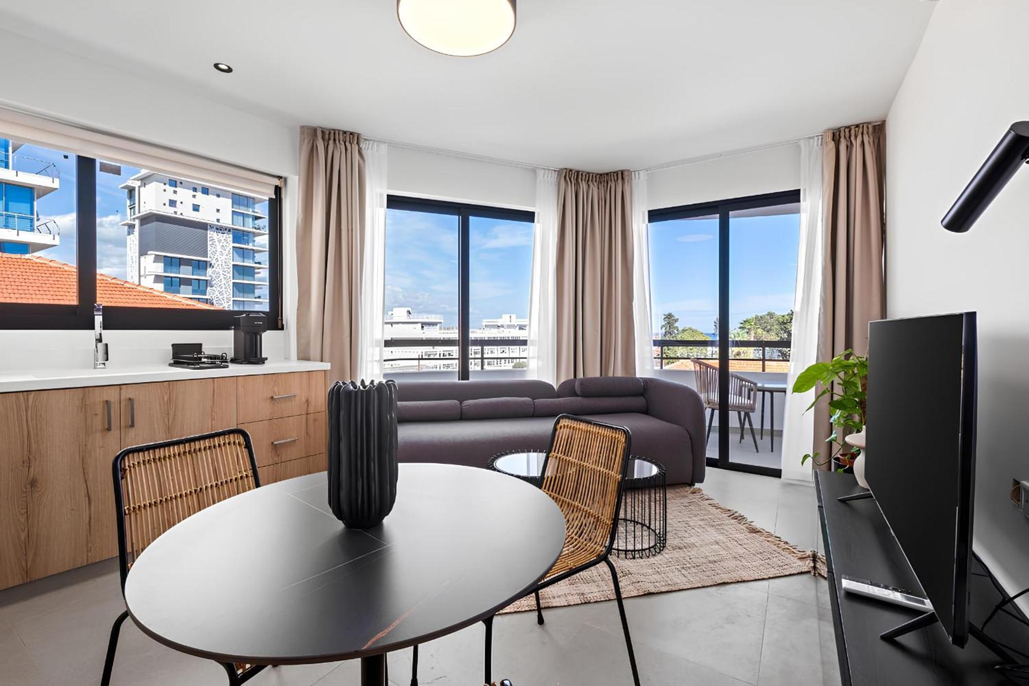 Apartment Finikoudes Marina View 202