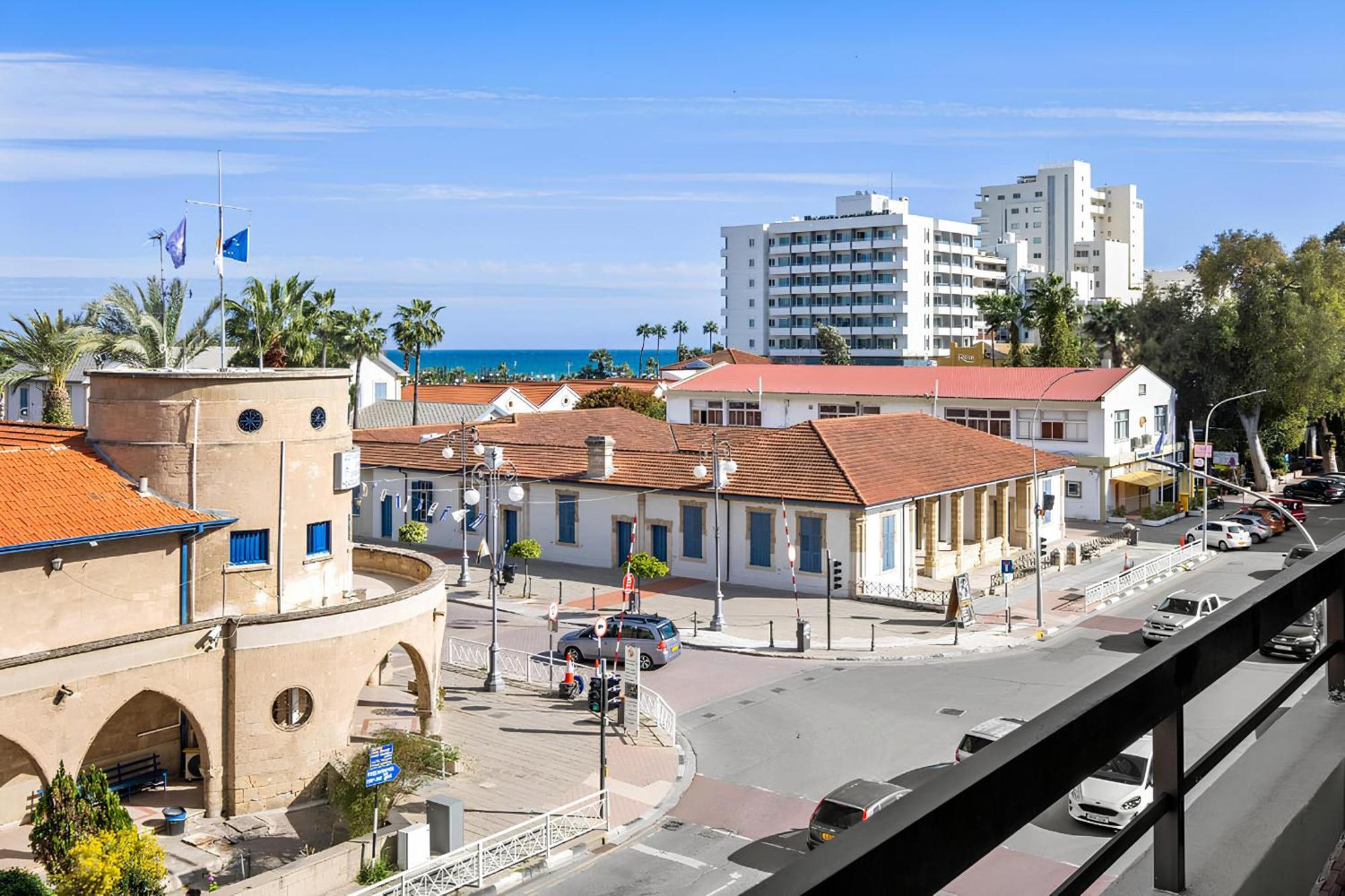 Finikoudes Marina View 202 * Larnaca