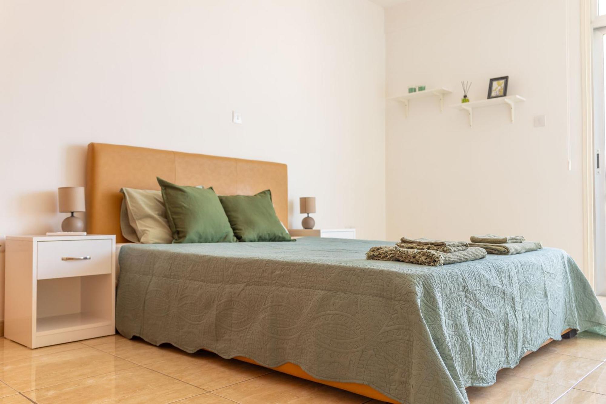 Stunning With Sea View Apartment *