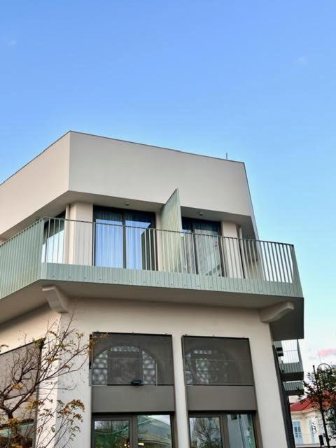 Apartment 9 Muses *