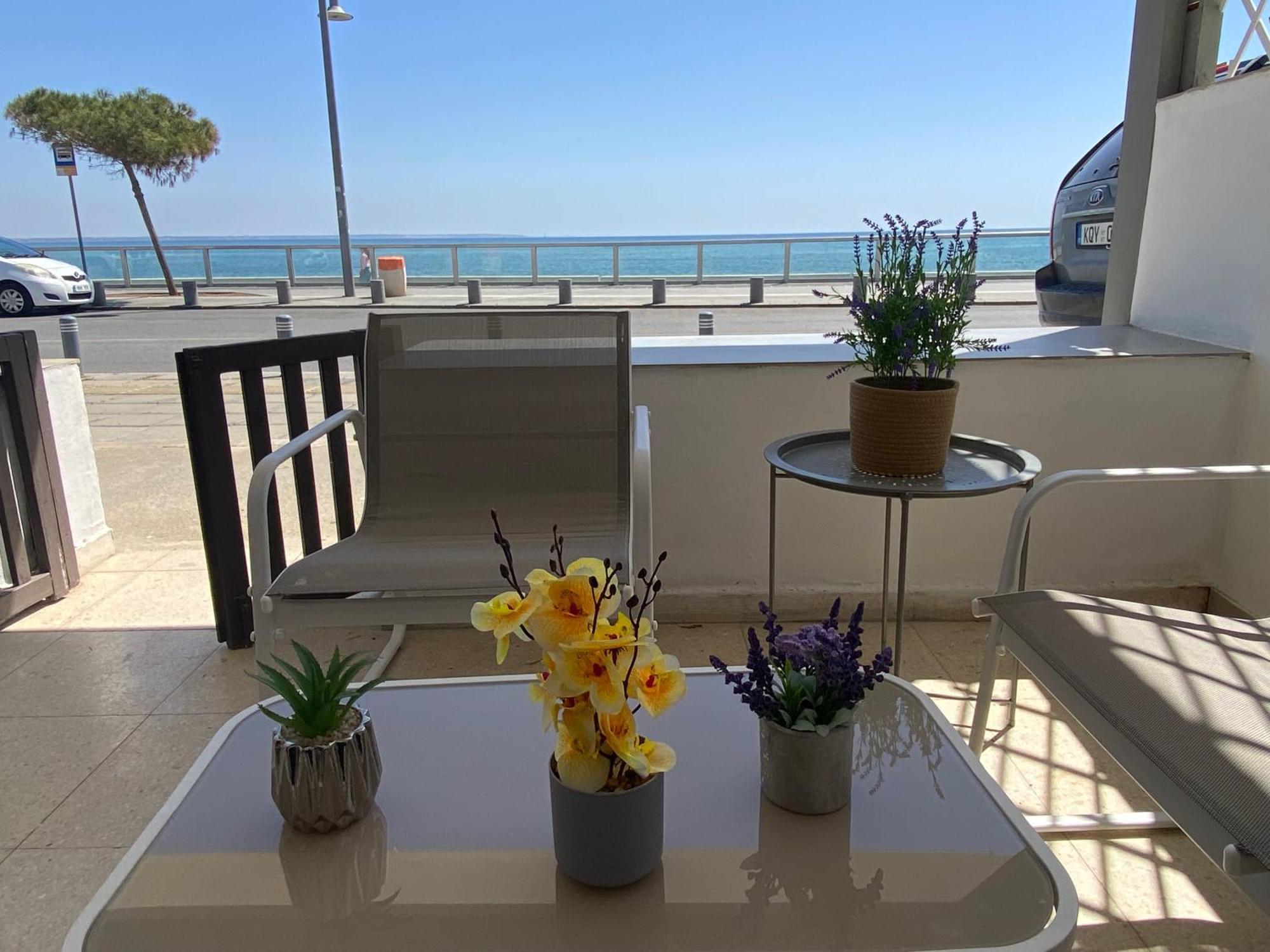 Apartment Mackenzie By The Sea Larnaca