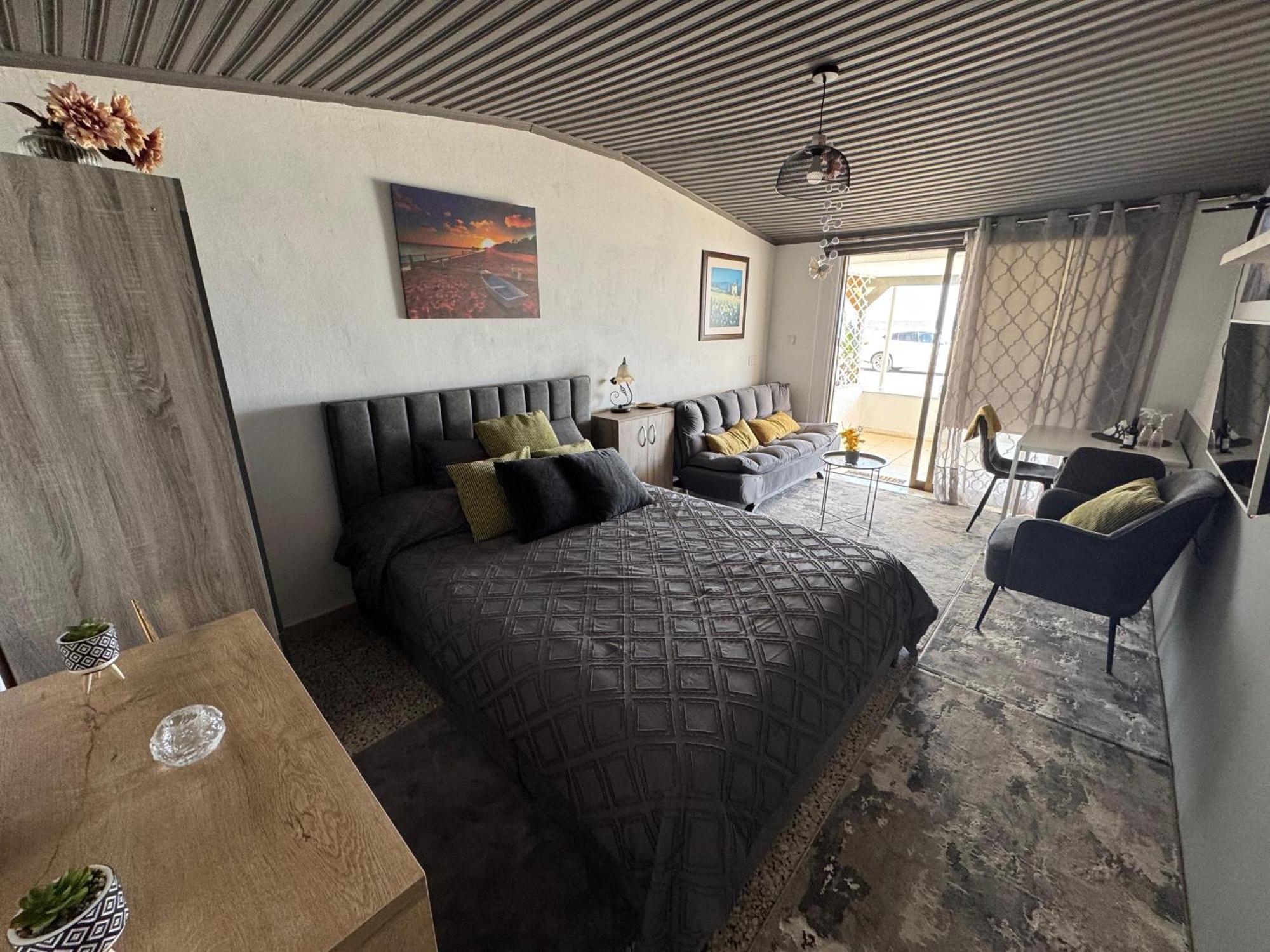 Apartment Mackenzie By The Sea Larnaca