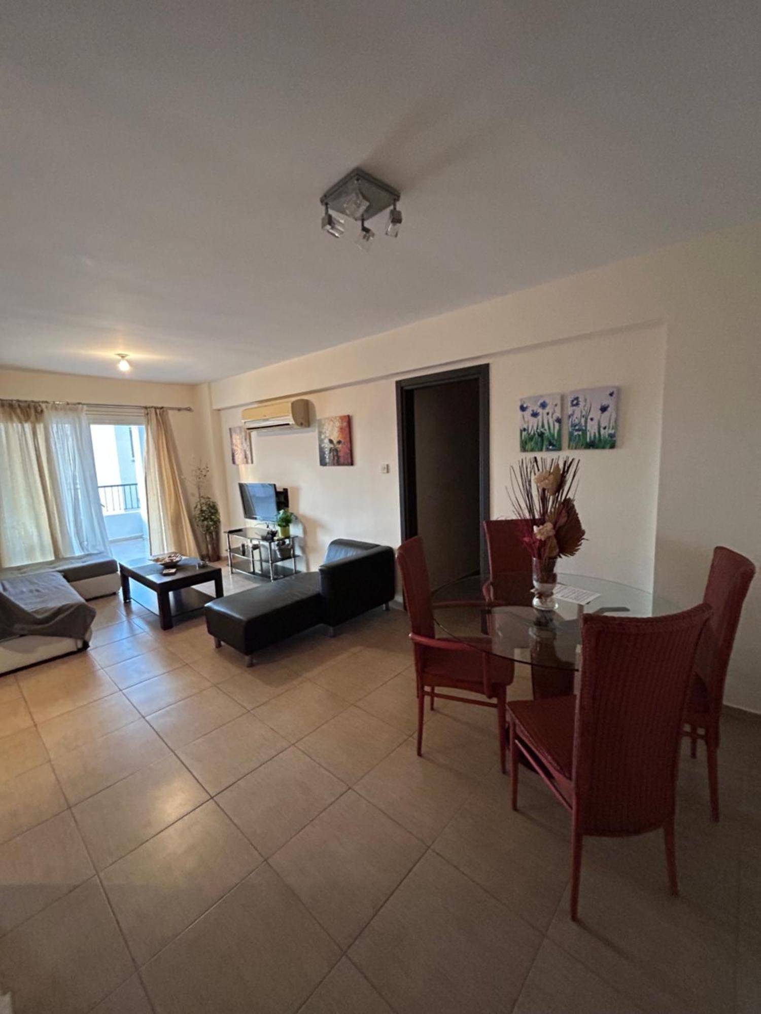 Apartment Modern 2br Near Finikoudes - *