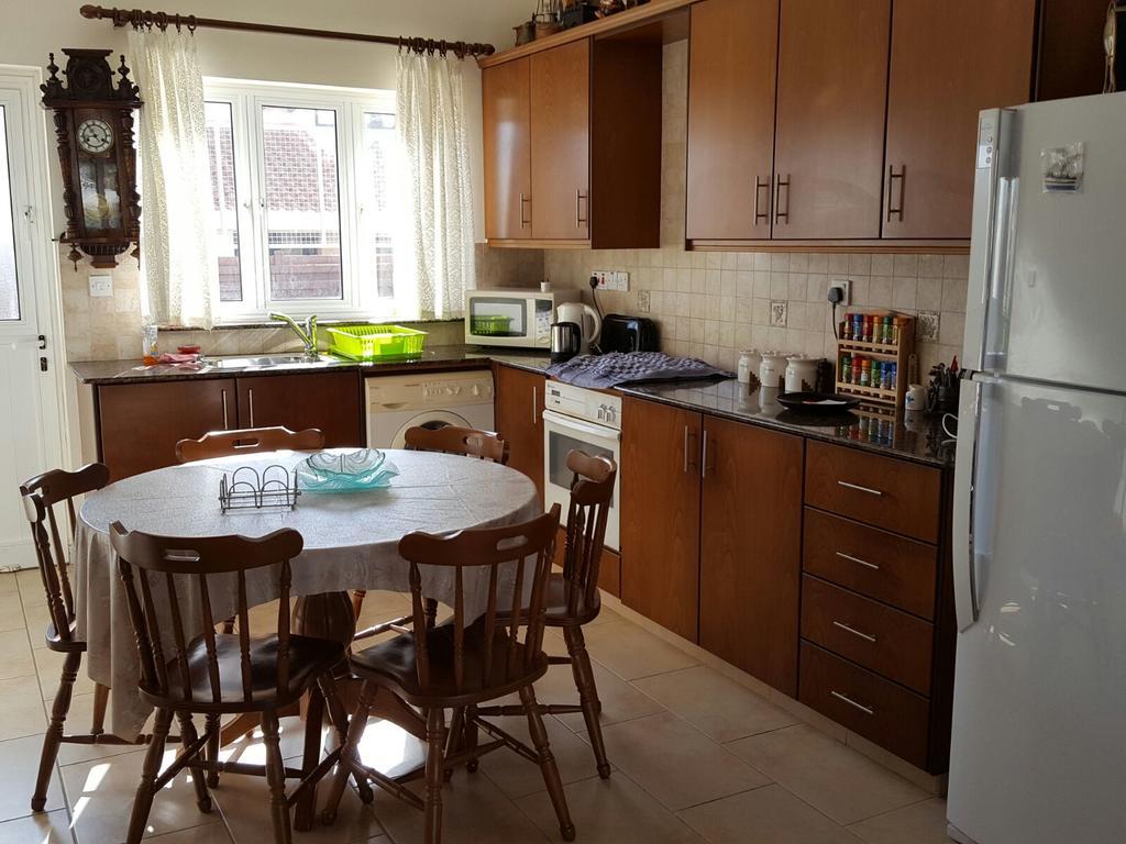 Costas Swiss Apartment *