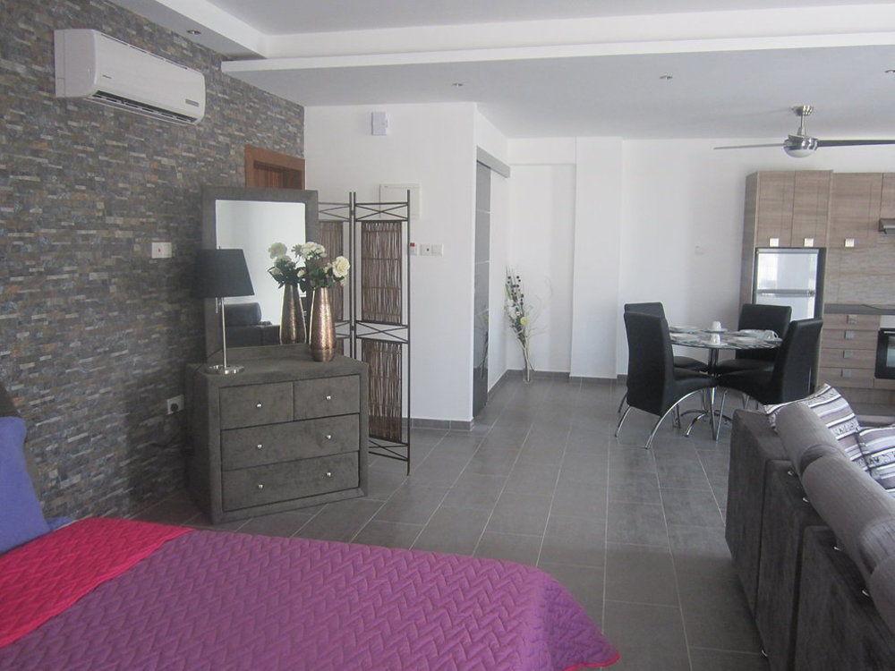 Marina 211 Apartment Larnaka