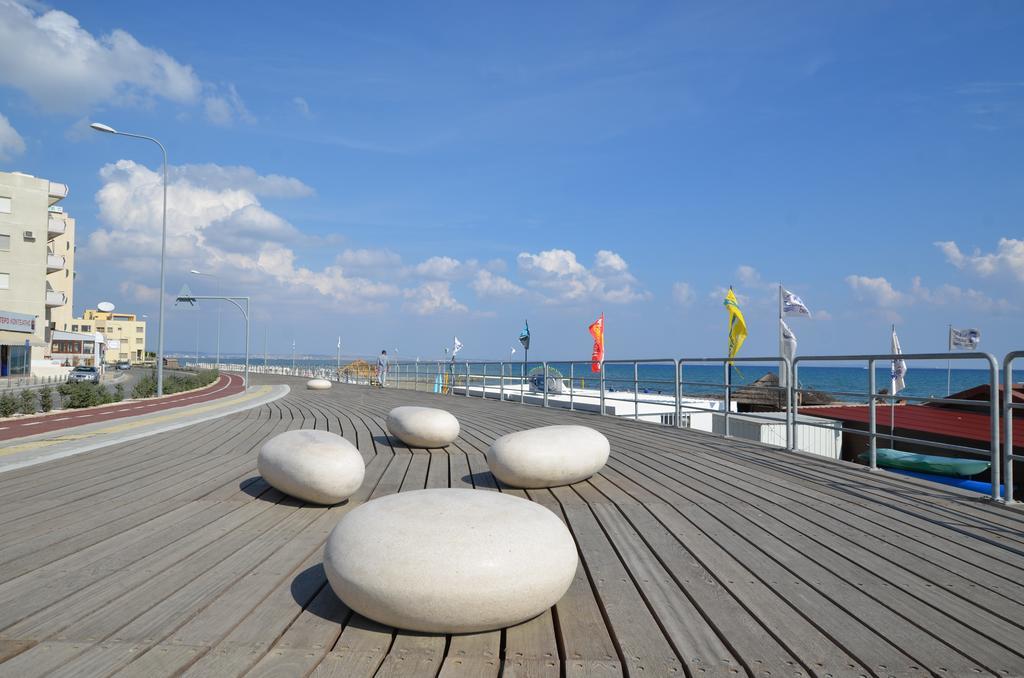 Mackenzie Blu * Larnaca
