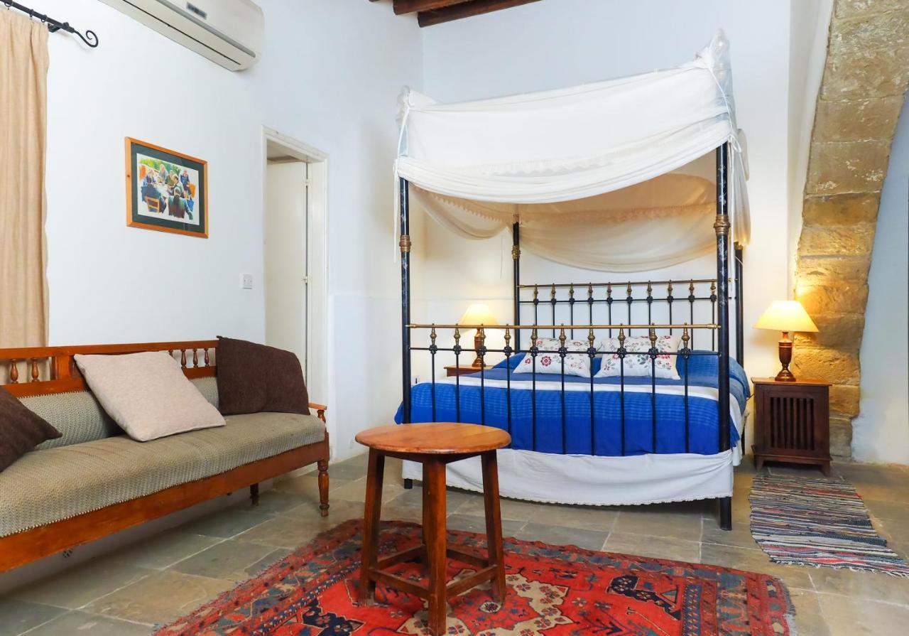 Zoes Traditional Apartments, Larnaca